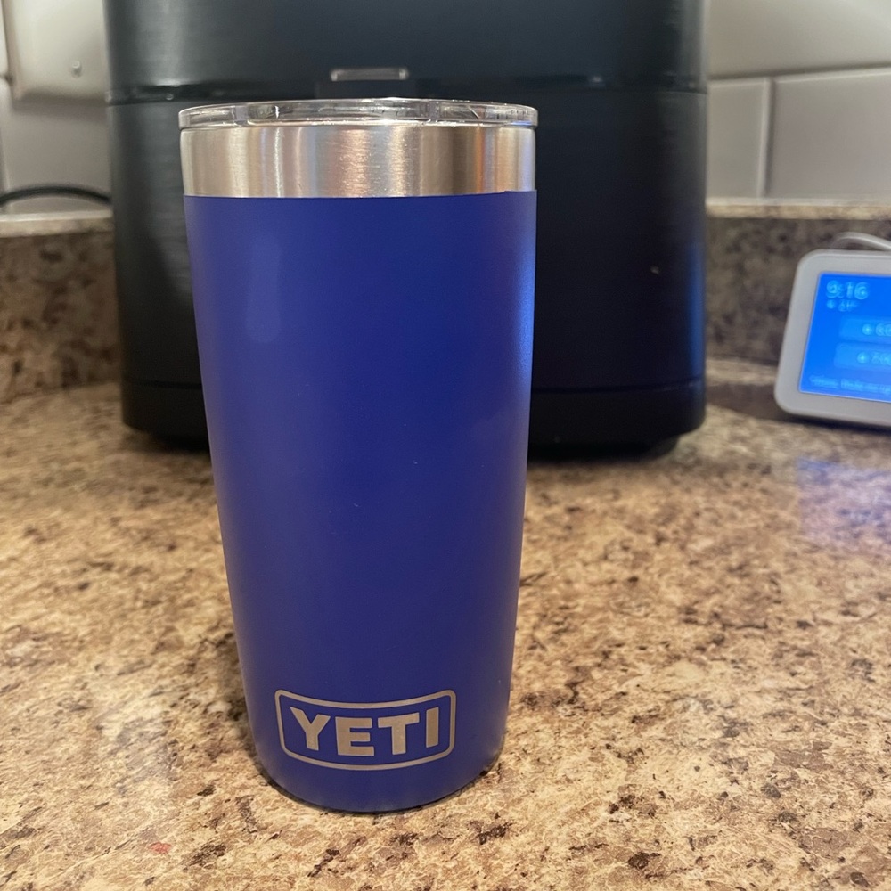 10 oz Yeti Rambler with lid